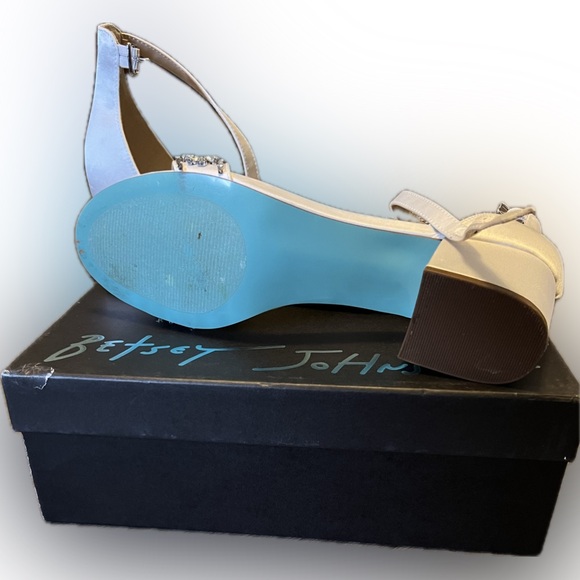 Blue by Betsy Johnson Mel Sandal Size 11 ivory - Picture 9 of 12